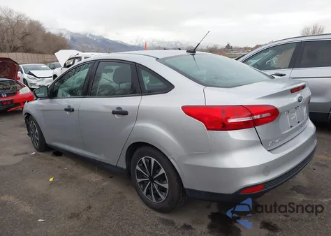 2016 Ford Focus S z USA, uszkodzony, nr VIN 1FADP3E27GL397648